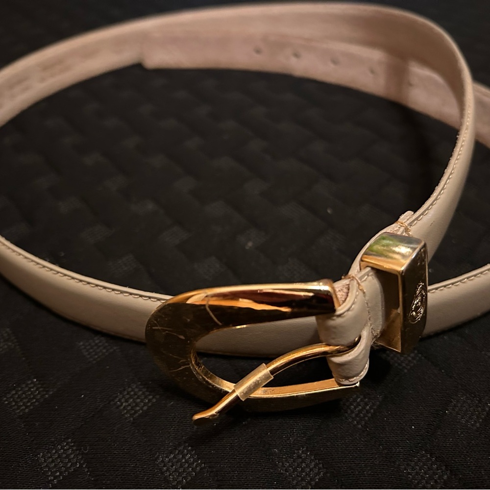 Elegant light beige belt with gold buckle